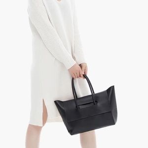 Hieleven Flap Closure Handbag